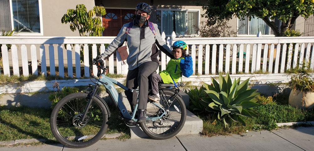 roberto e ruiz and son on bike